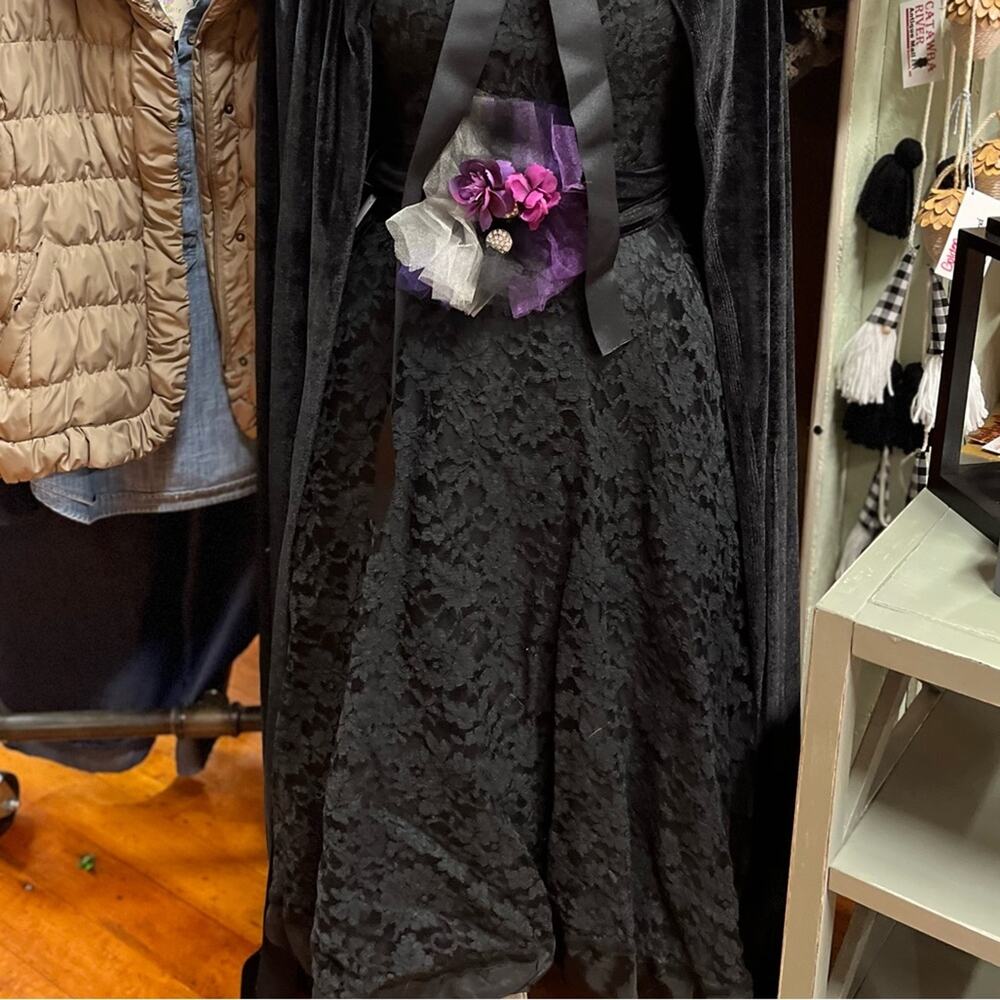 Black Vintage Lace Cocktail Dress - Picture 3 of 3